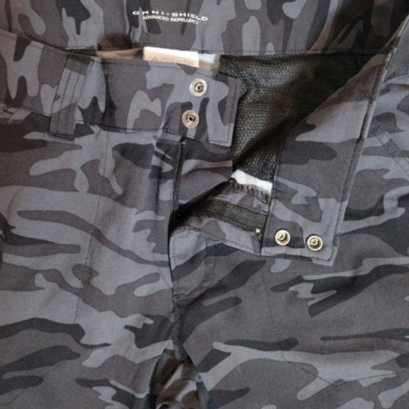 💸$13 🔥Columbia Sportswear Women's Size 8 Grey Black Camo Pants - Picture 3 of 4